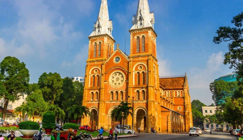 HO CHI MINH CITY & CU CHI TUNNEL FULL DAY – PREMIER GROUP TOUR